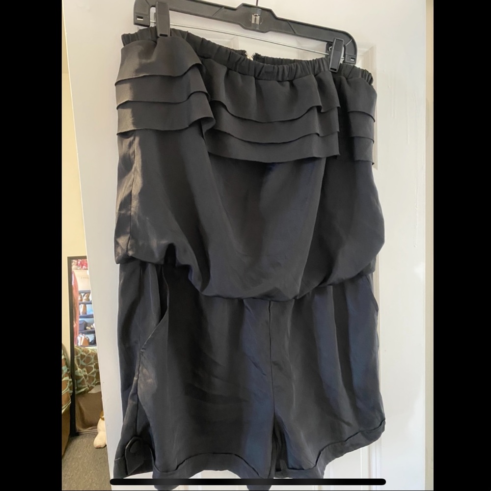 Black strapless romper with pockets - size L!